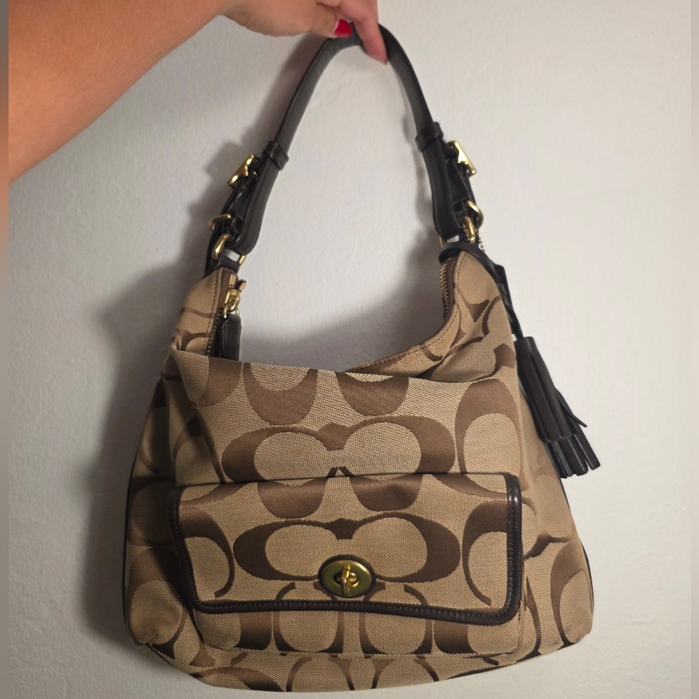 SOLD 🚫 COACH - Legacy Signature Courtenay Shoulder bag